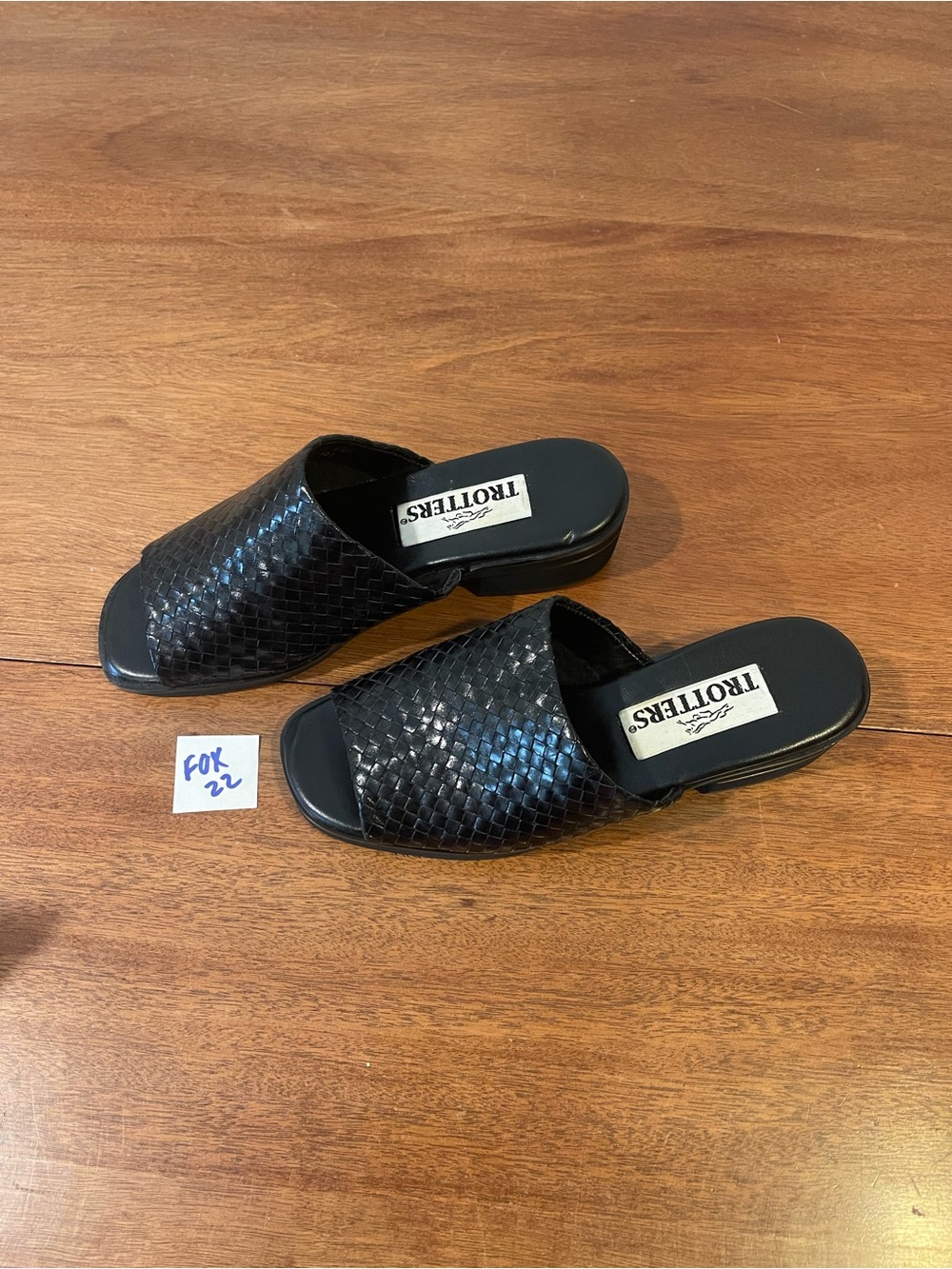 Trotters Black Leather Woven Slide Mules Sandals Short Block Heel - Picture 11 of 12